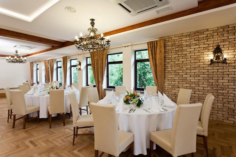 Hotel Podzamcze Dobczyce Exteriör bild